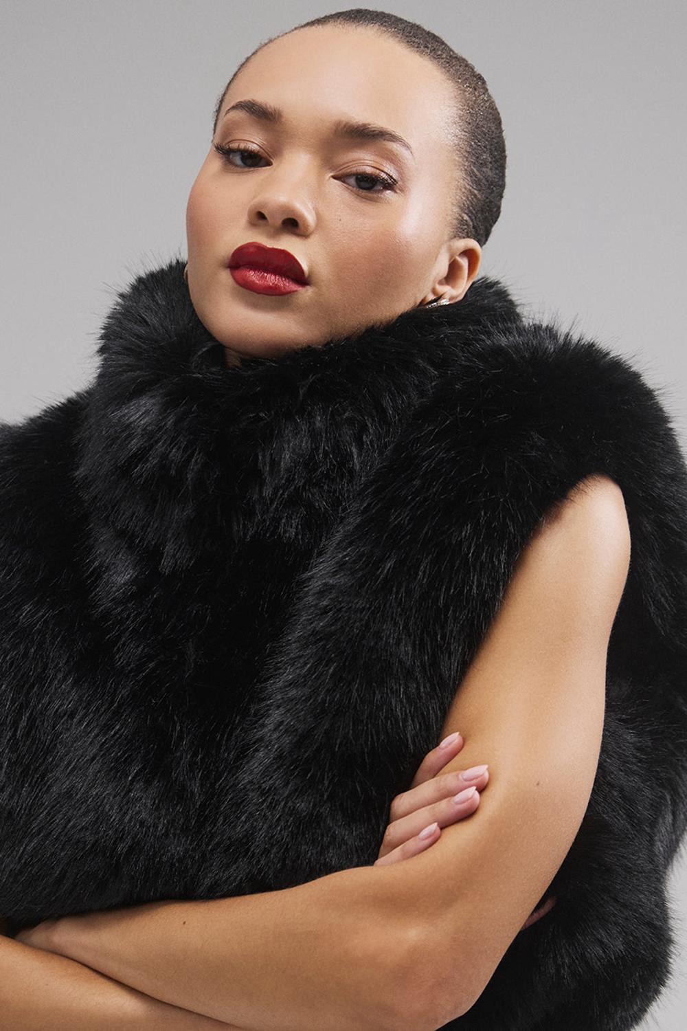 Chaleco Alo Yoga Opulent Faux Fur Cropped Mujer Negros | Mexico  VTL-265489