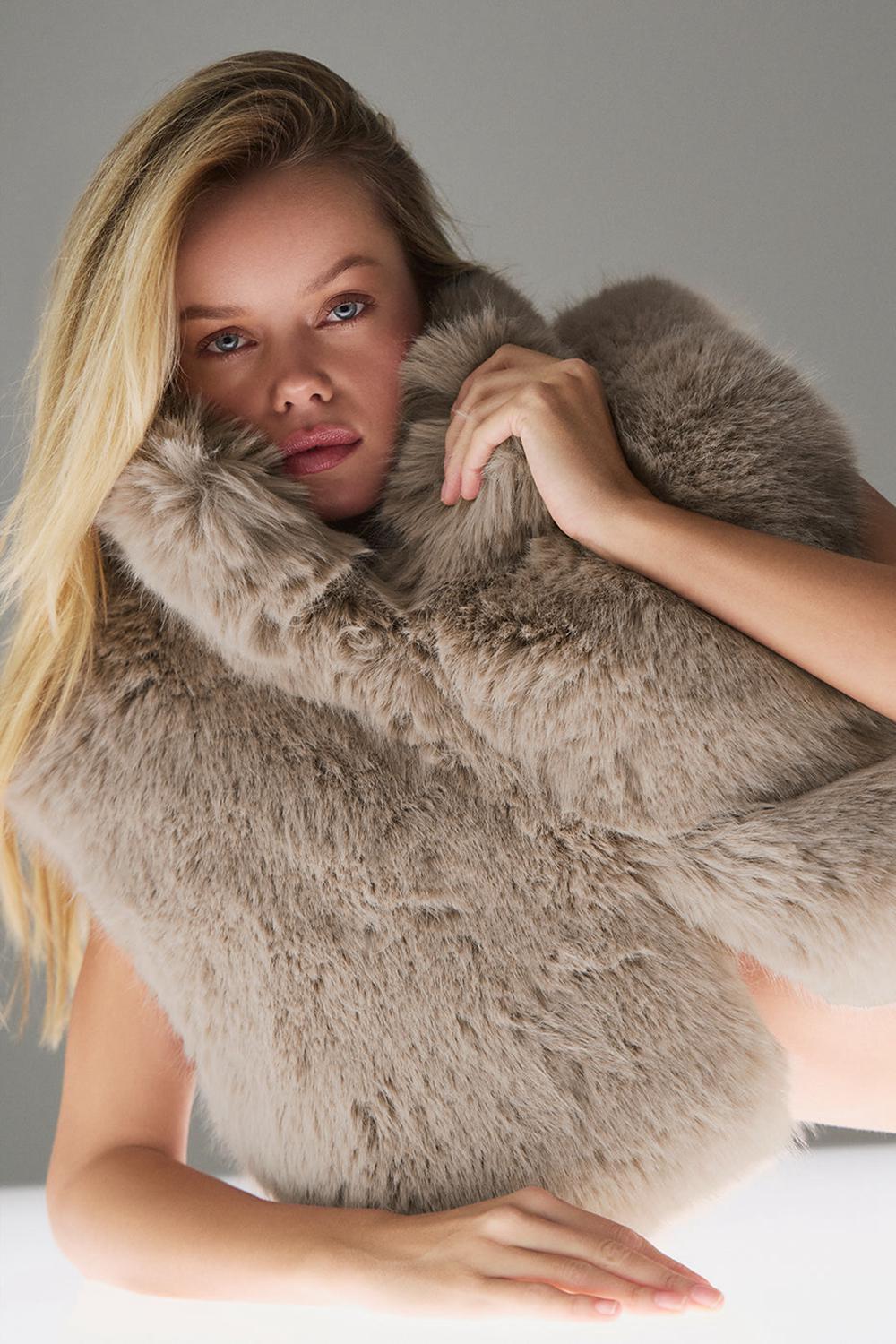 Chaleco Alo Yoga Opulent Faux Fur Cropped Mujer Oat | Mexico  GOD-093754