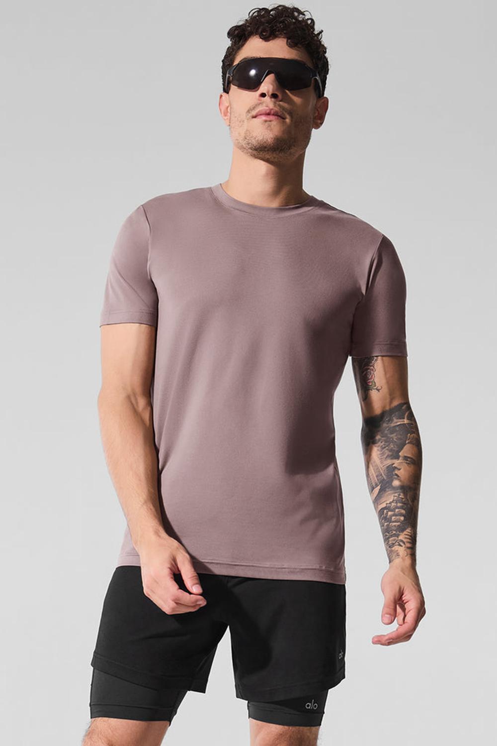 Short Sleeve Alo Yoga Conquer Reform Crewneck Hombre Mushroom | Mexico  YNP-073249
