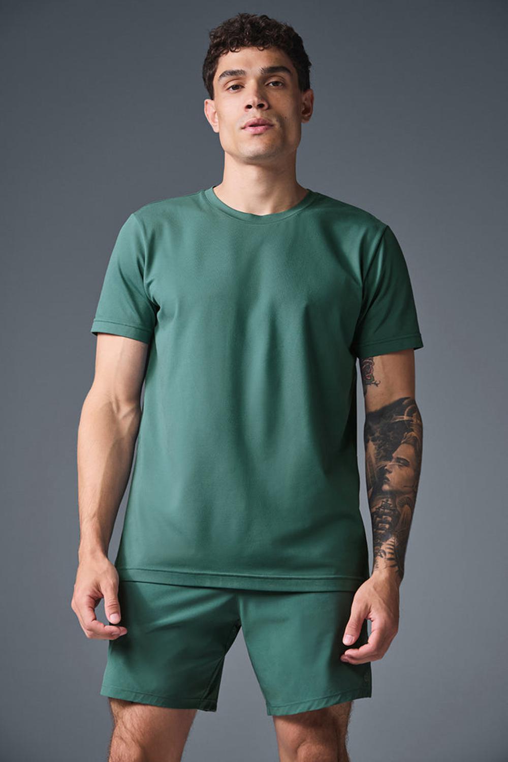 Short Sleeve Alo Yoga Conquer Reform Crewneck Hombre Winter Ivy | Mexico  AKU-124398